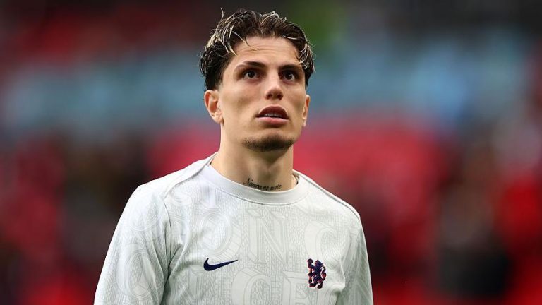 Alejandro Garnacho leaves Chelsea for Aston Villa Alejandro Garnacho leaves Chelsea for Aston Villa
